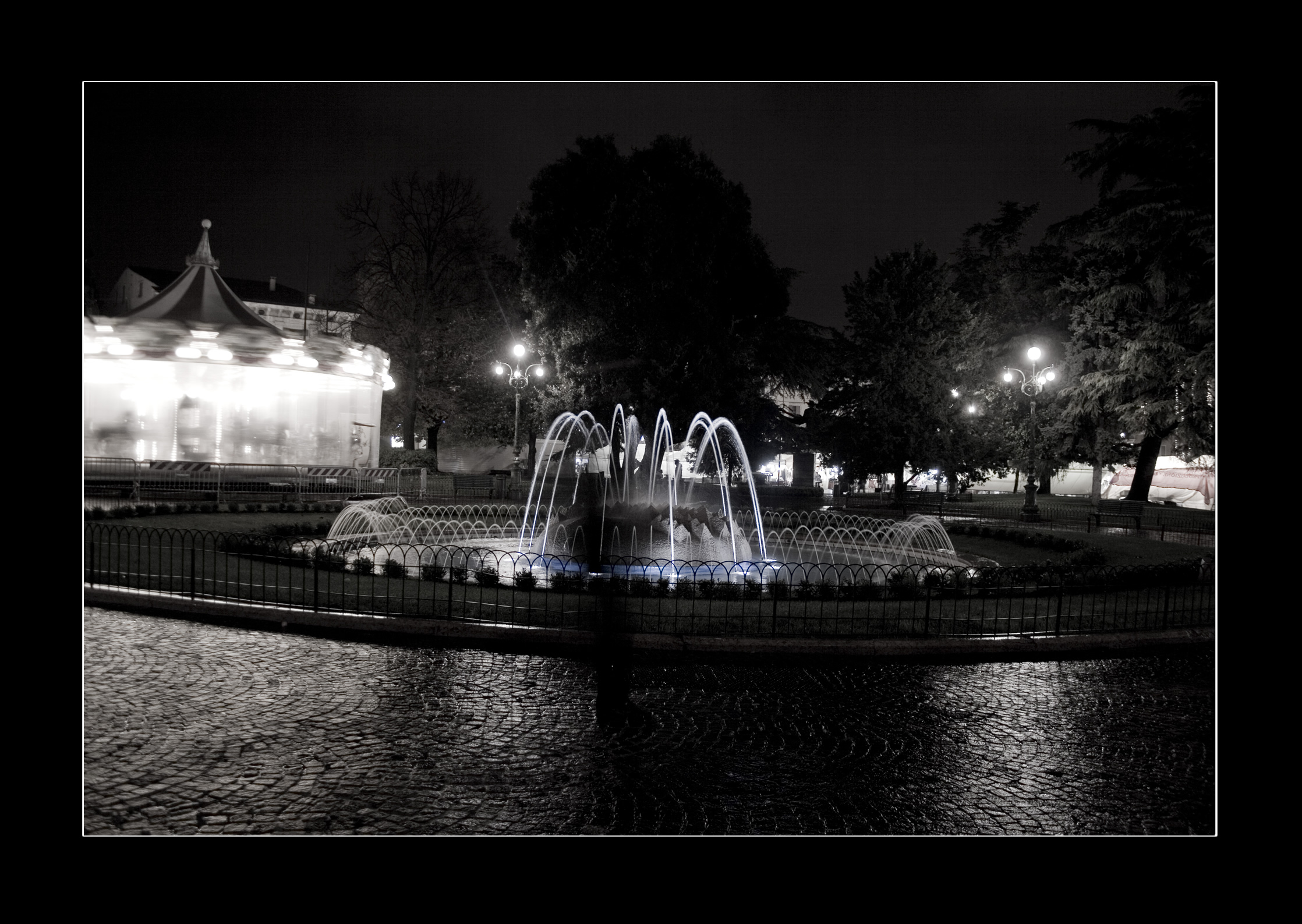 Verona Fontana Piazza Bra B/N HDR Fontana di Piazza Bra in B/N