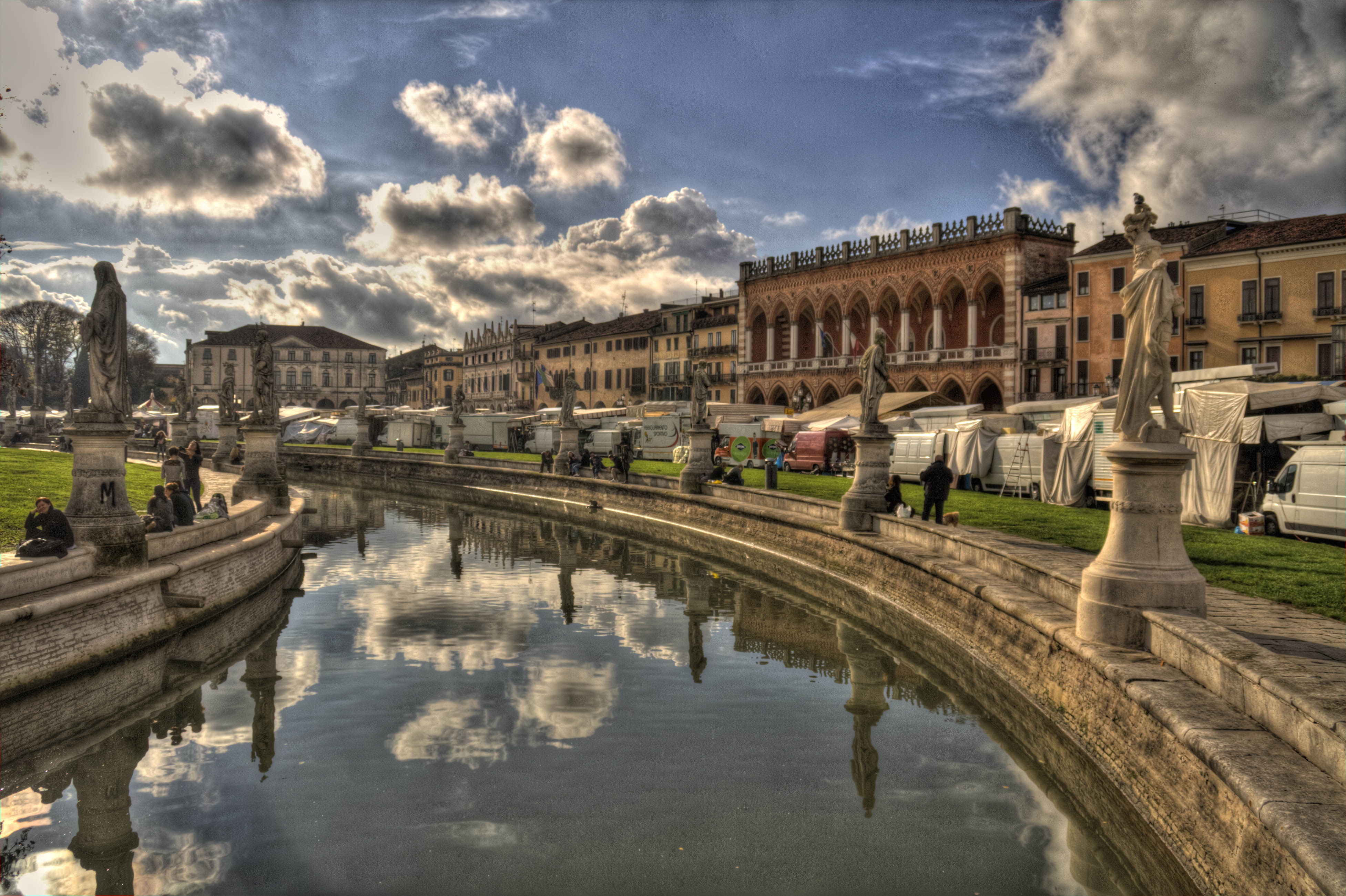 Padova Prato della Valle Particolare Monumenti Edifici HDR 