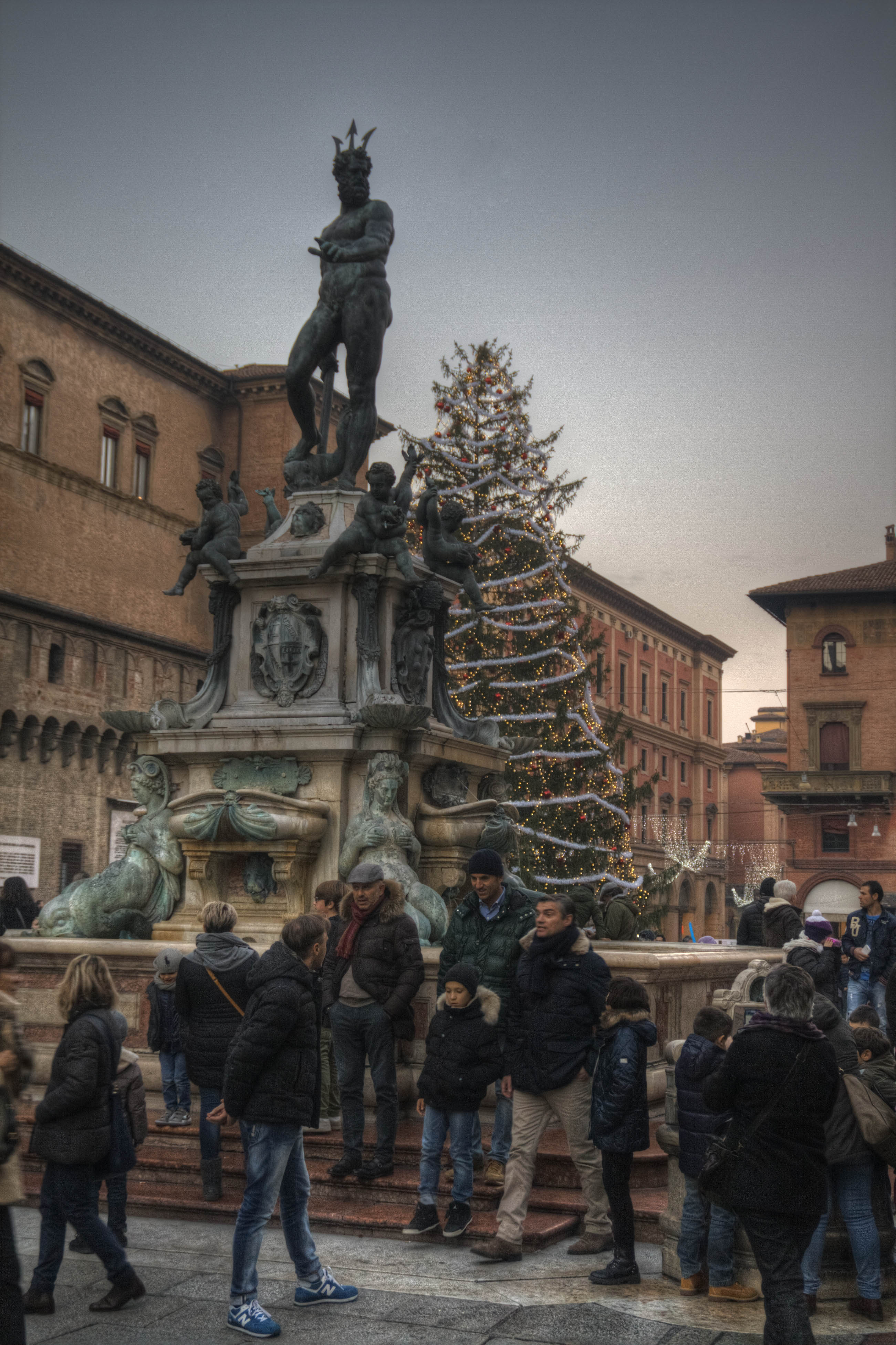 Bologna Nettuno Piazza Natale 