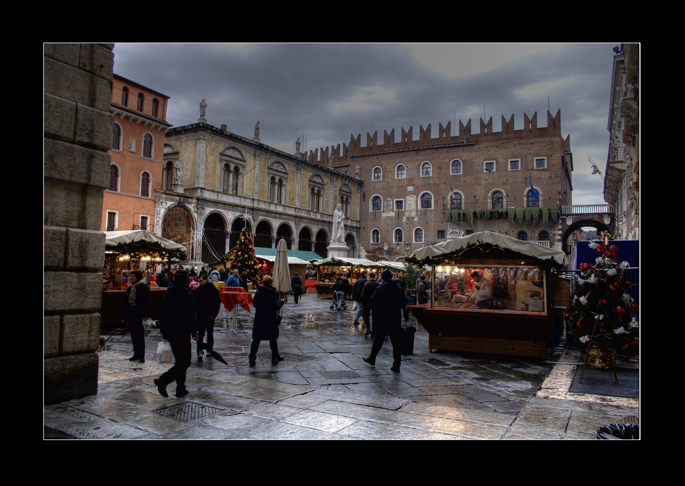 Verona Piazza dei Signori Natale HDR Piazza dei Signori a dicembre