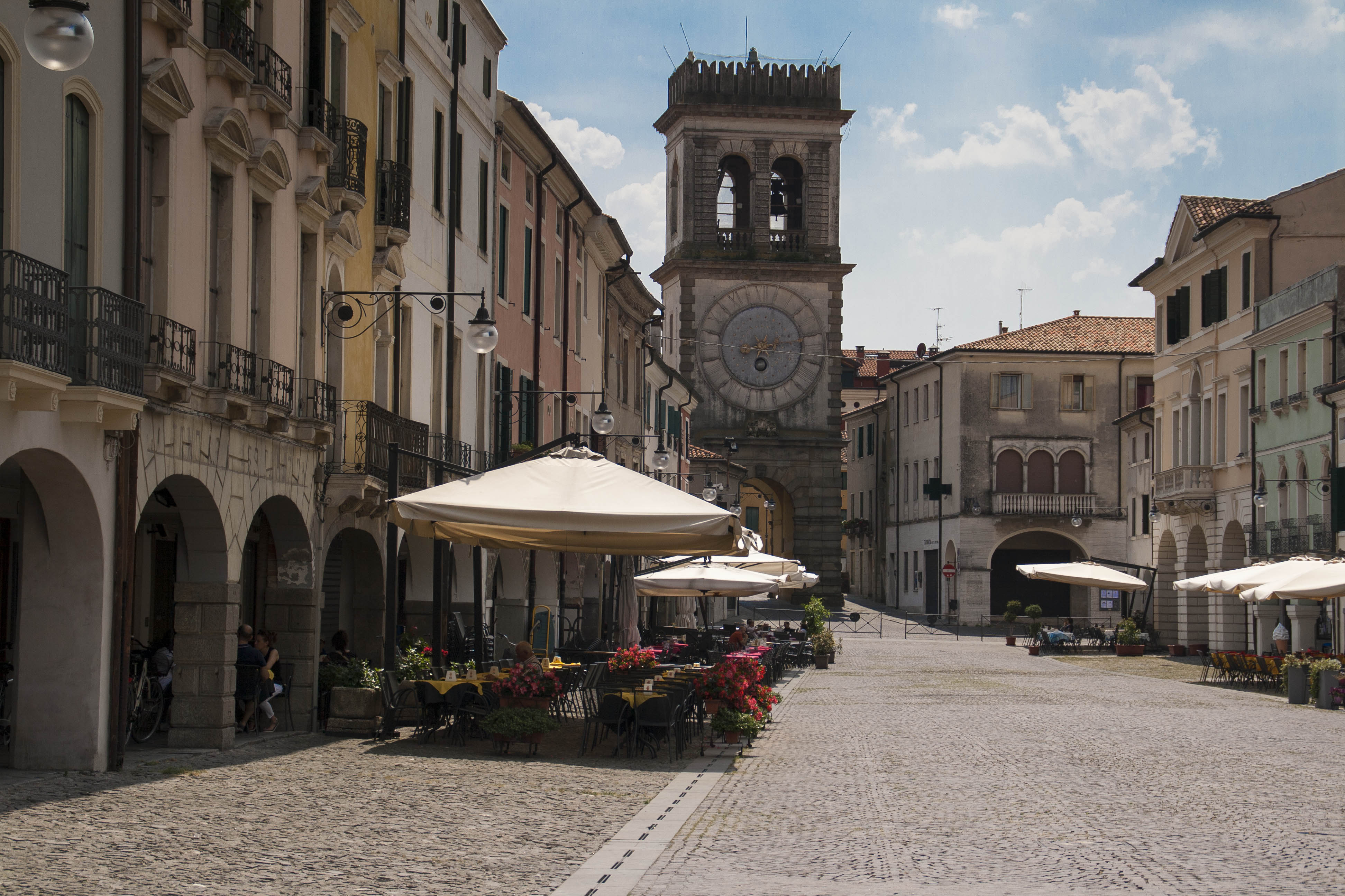 Este Monumenti Edifici 