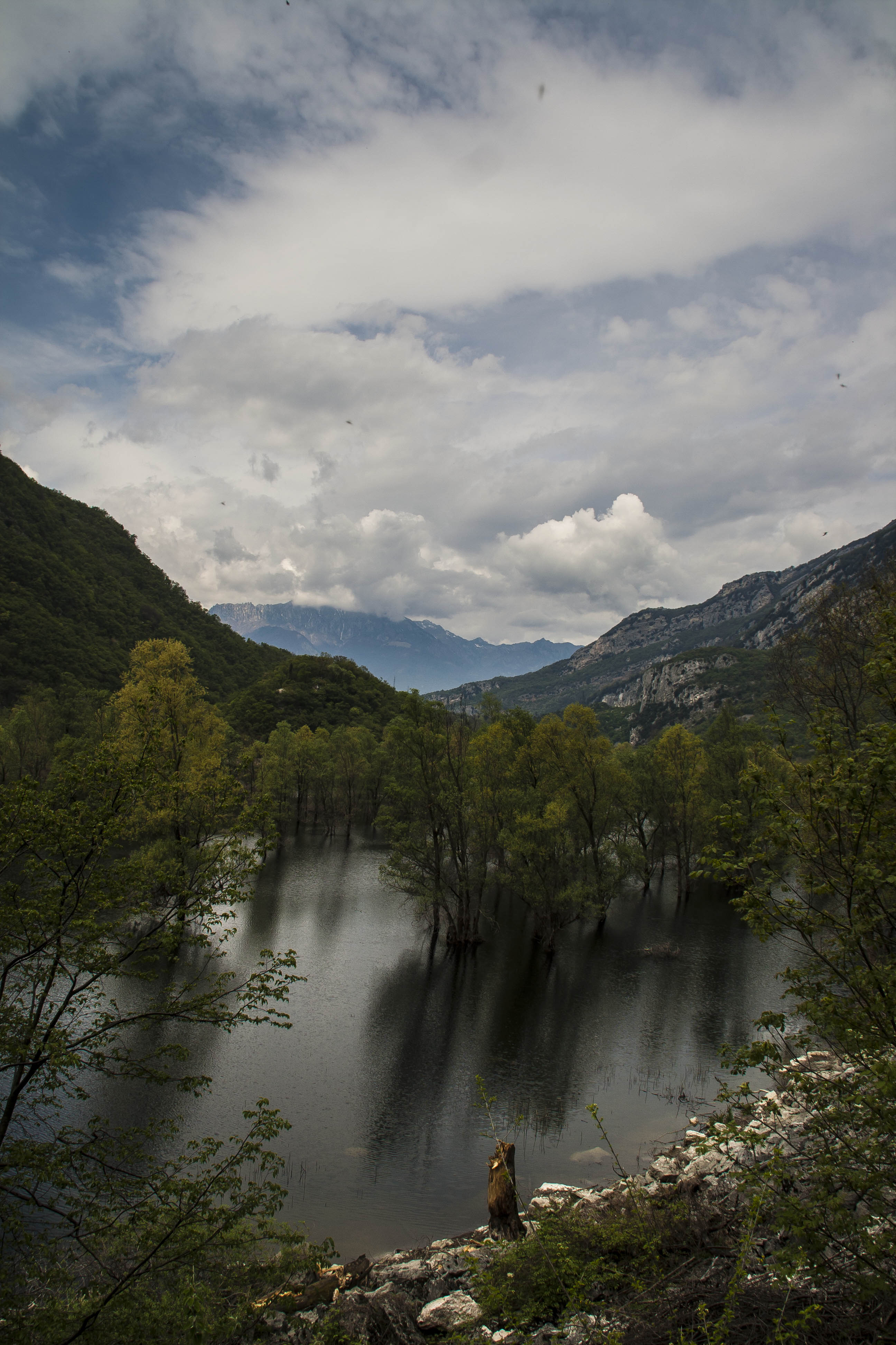 Nago (Tn) Lago di Loppio Natura Panorama Montagne 