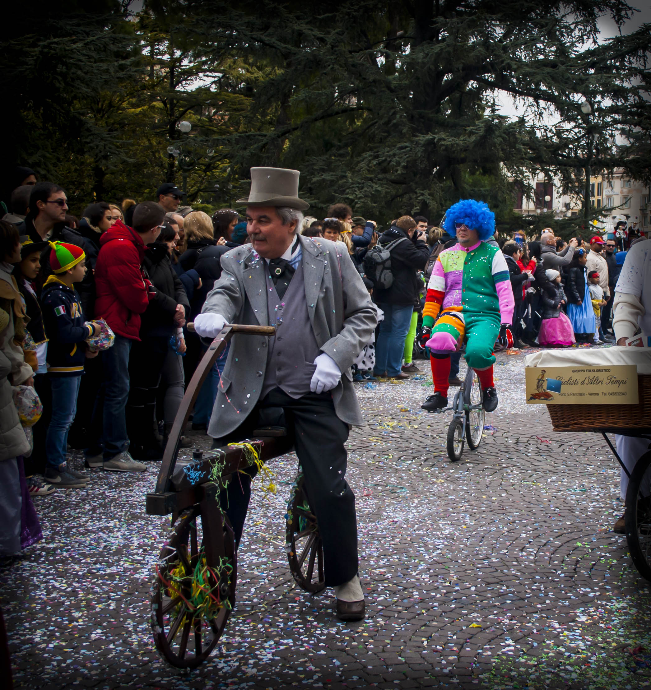 Verona Carnevale Maschere Biciclette 