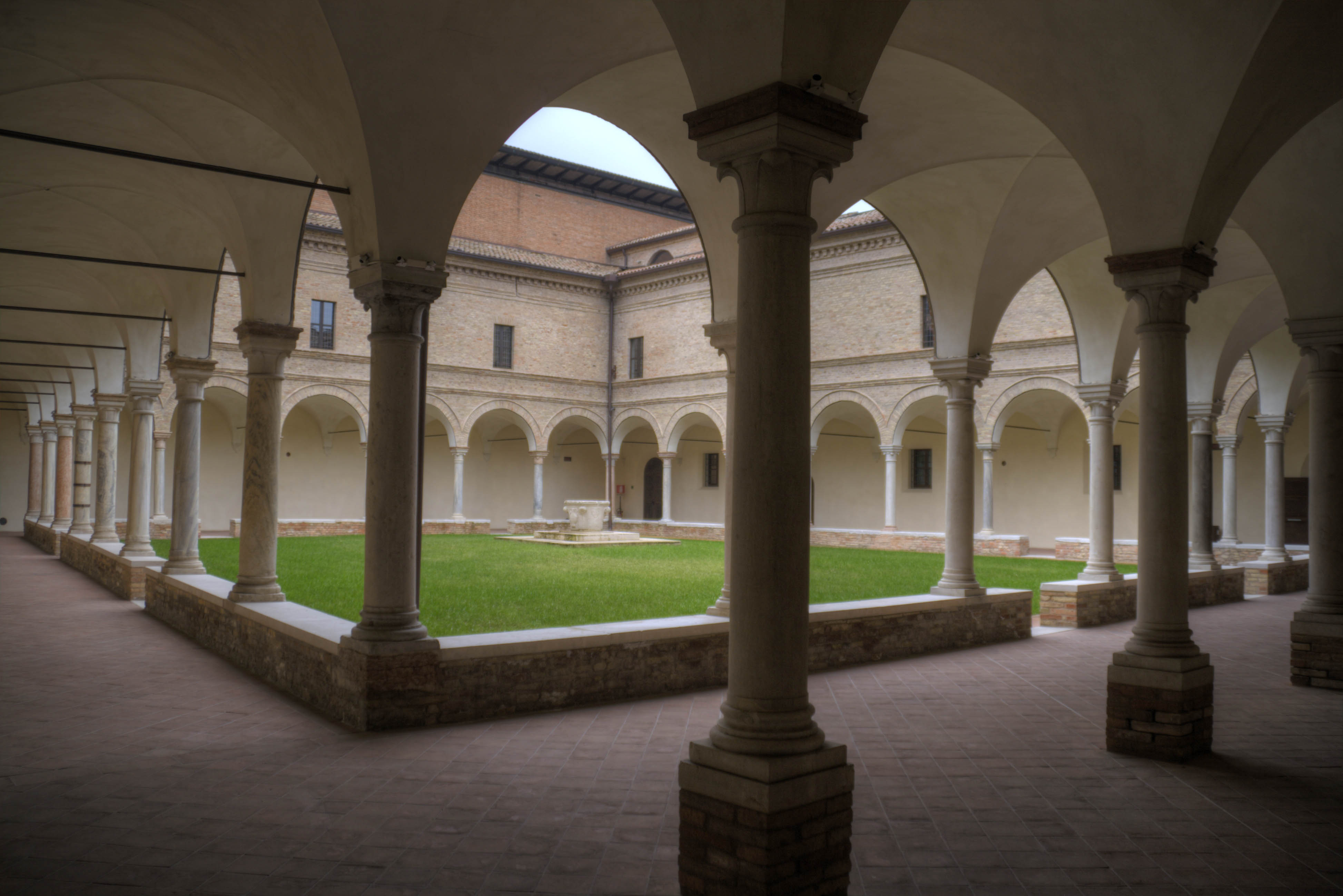 Ravenna Porticato Edificio Monumento portico dei francescani