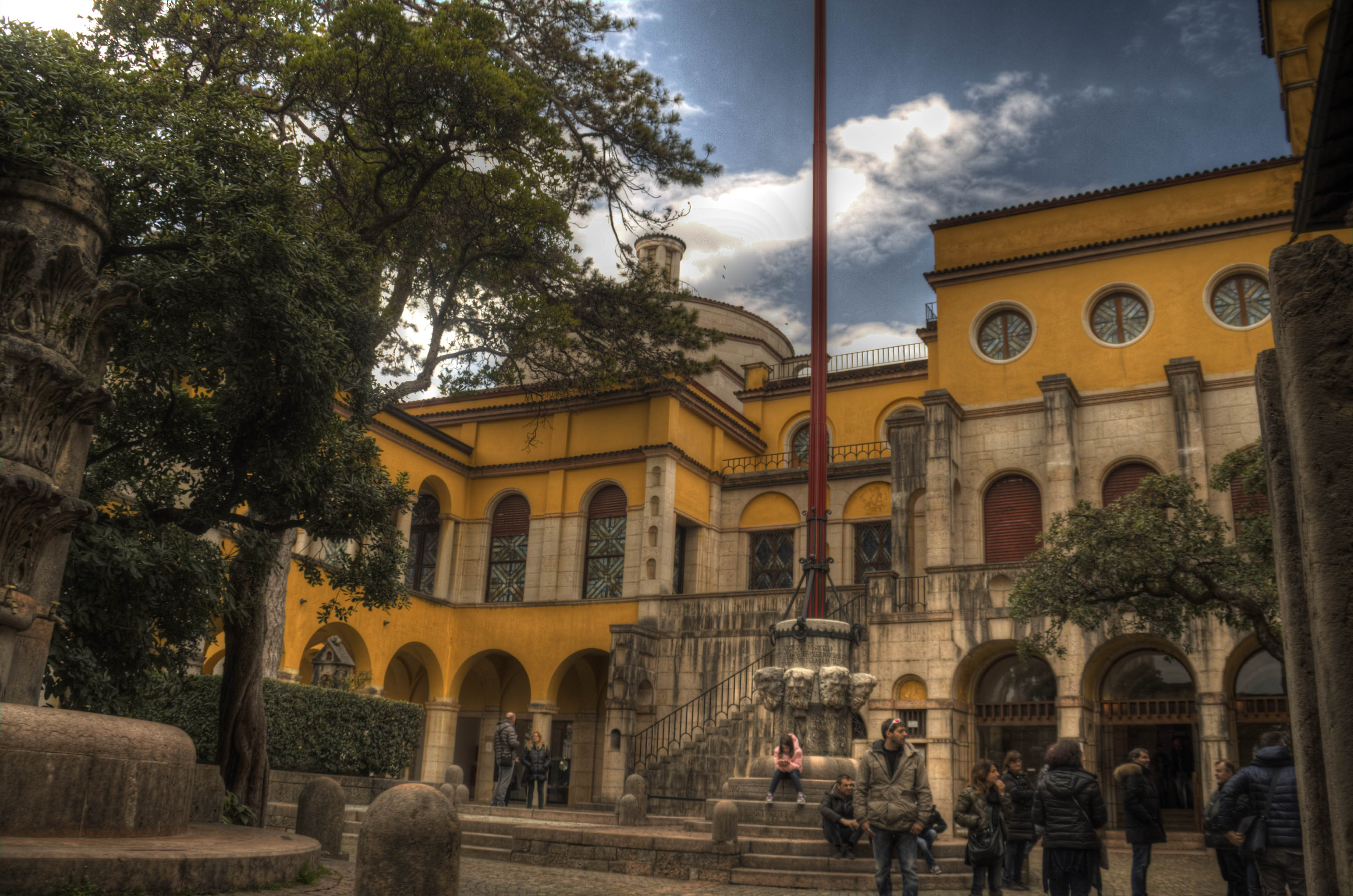 Vittoriale HDR Casa D'Annunzio 