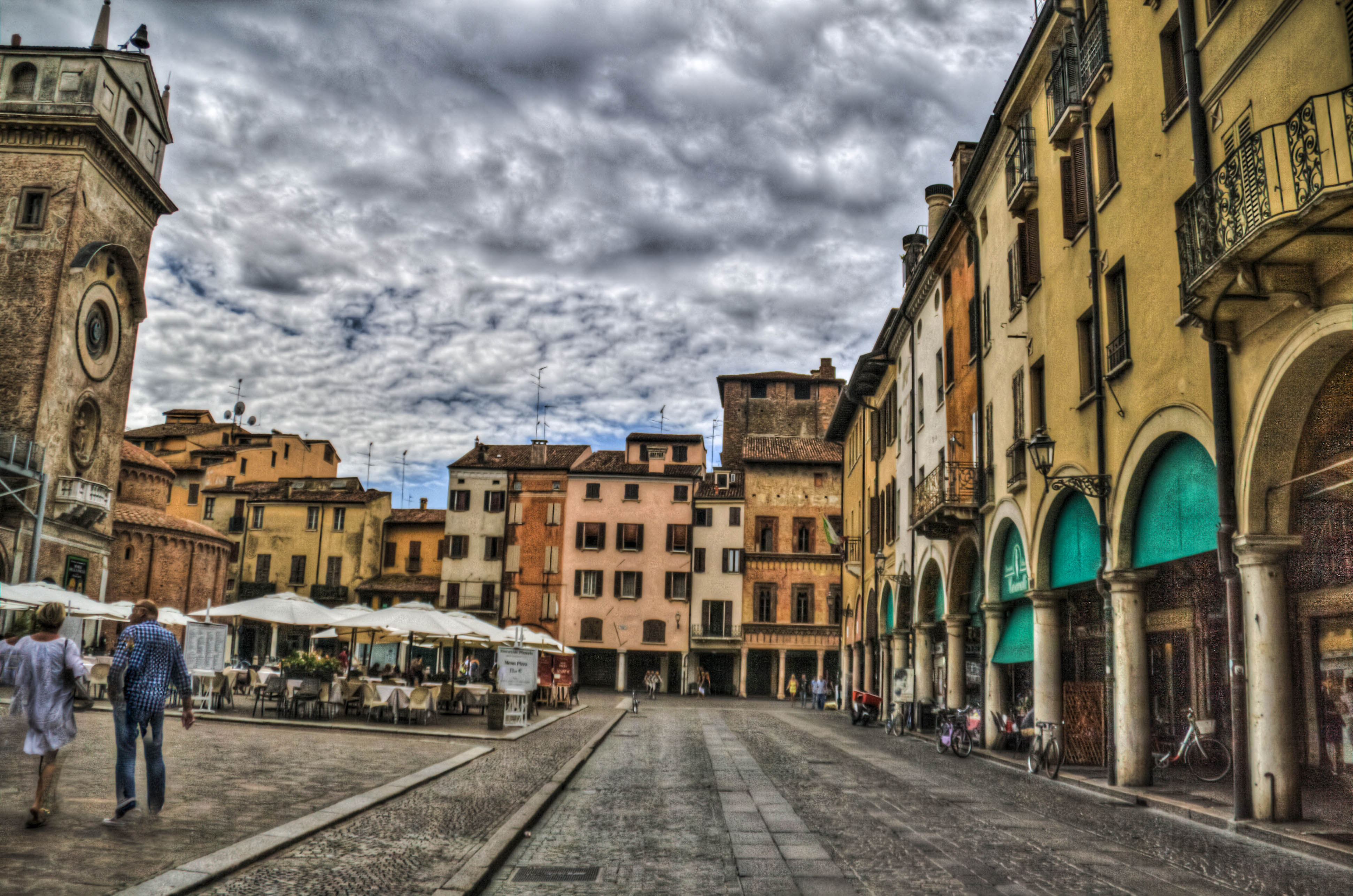 Mantova Piazza HDR 