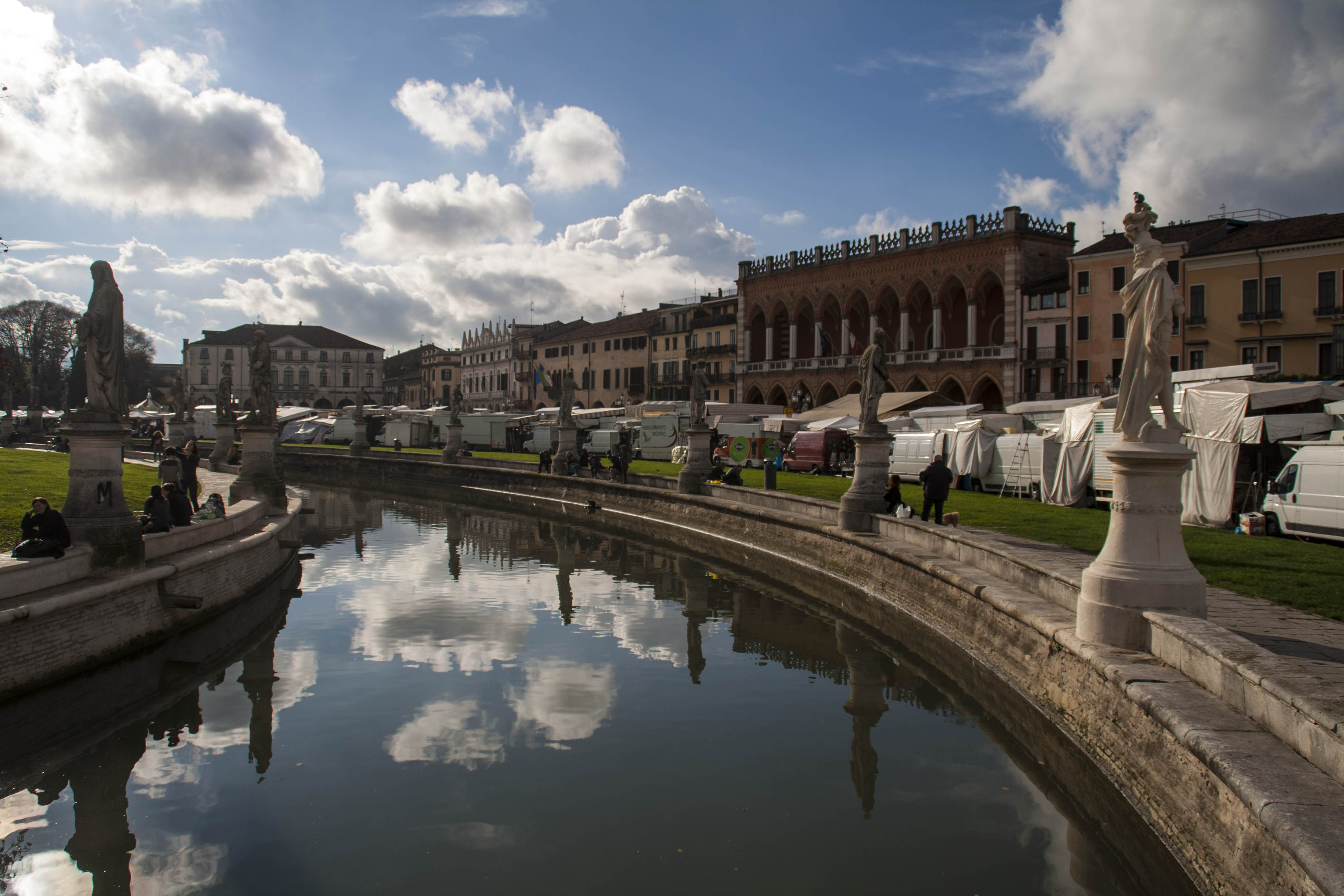 Padova Prato della Valle Particolare Monumenti Edifici 