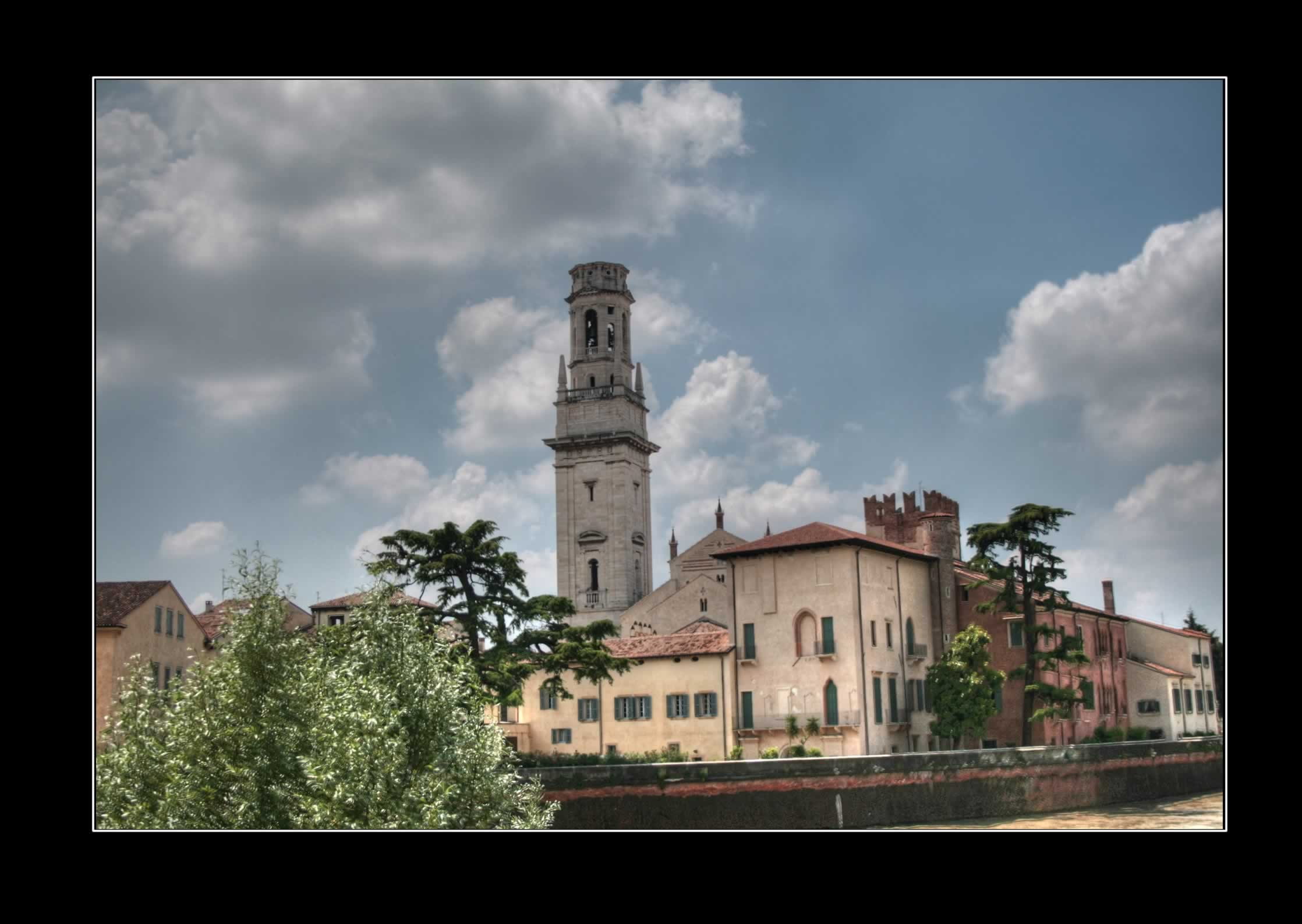 Verona Torre del Duomo in HDR Torre del Duomo di Verona in HDR