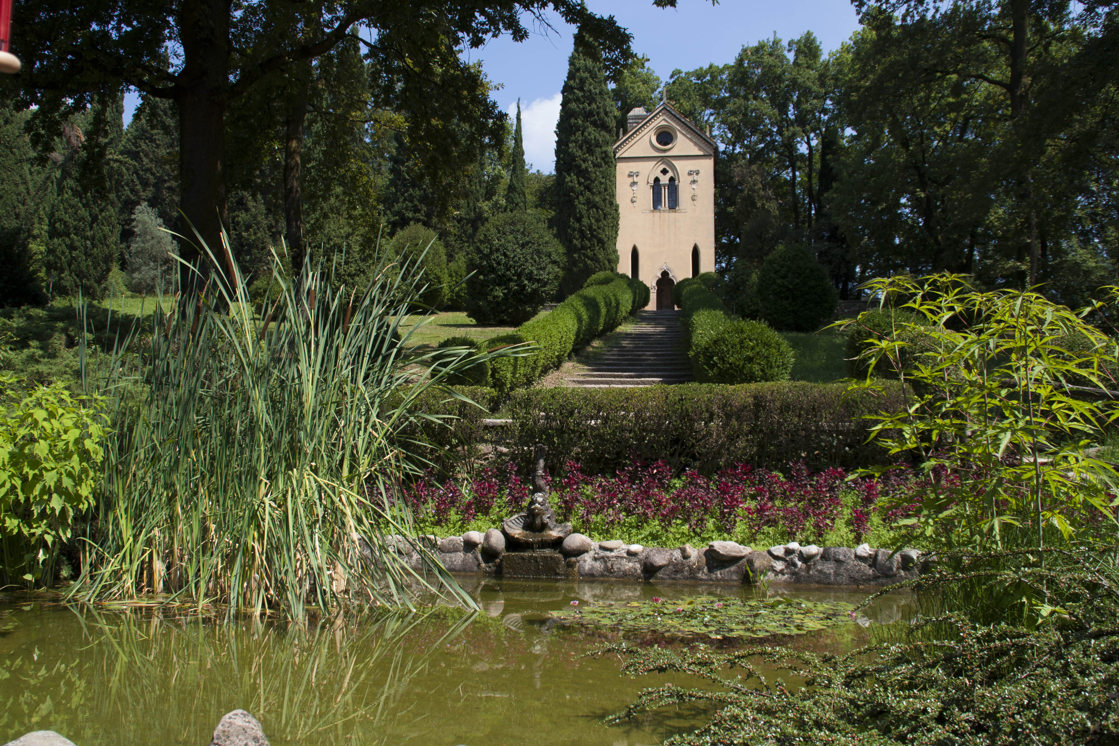 Valeggio sul Mincio (Vr) Fiori Natura Edificio Parco Sigurà