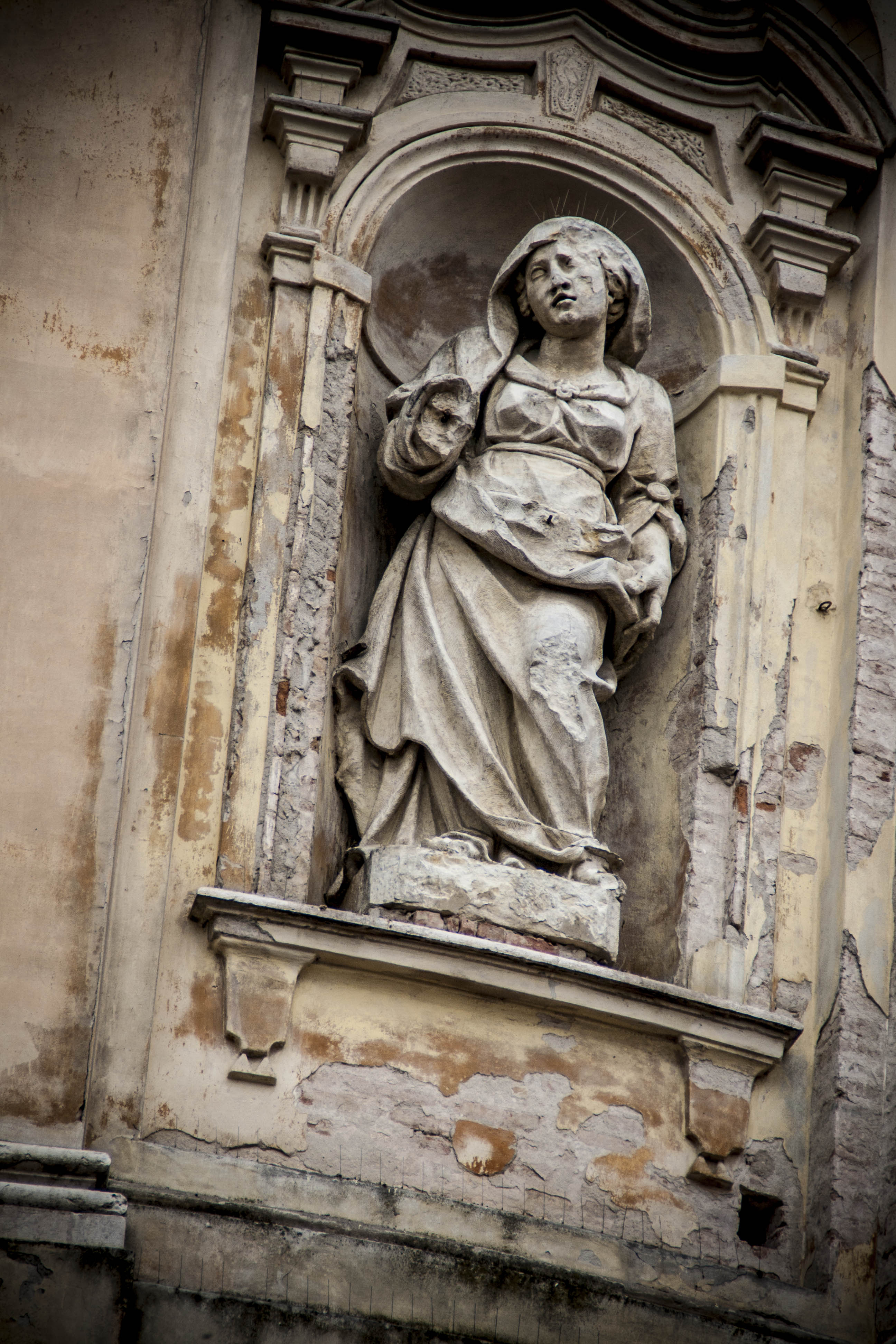 Mantova Particolare Edificio Statua 