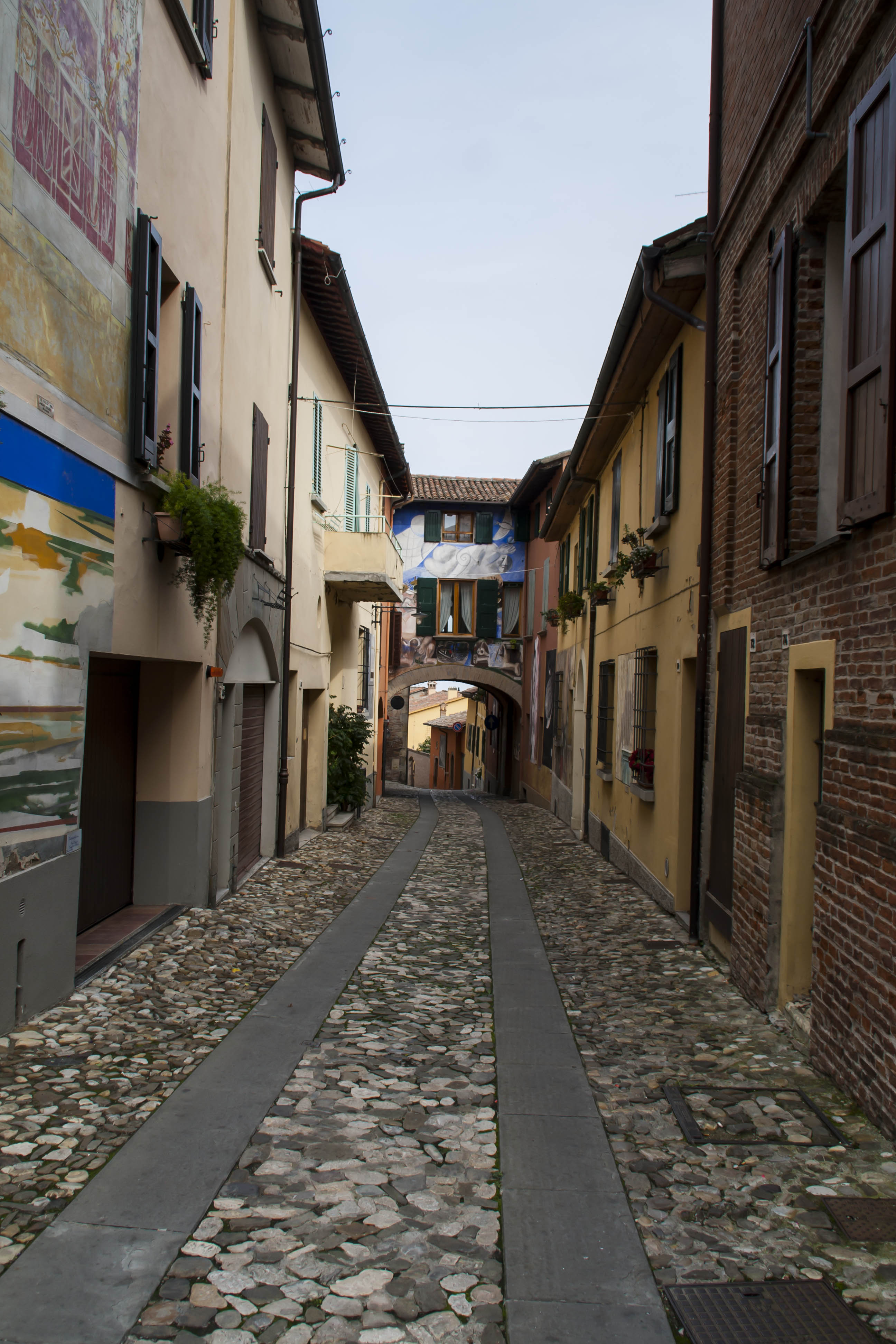 Dozza (Bo) Edificio Borgo Dozza il paese dai muri come quadri