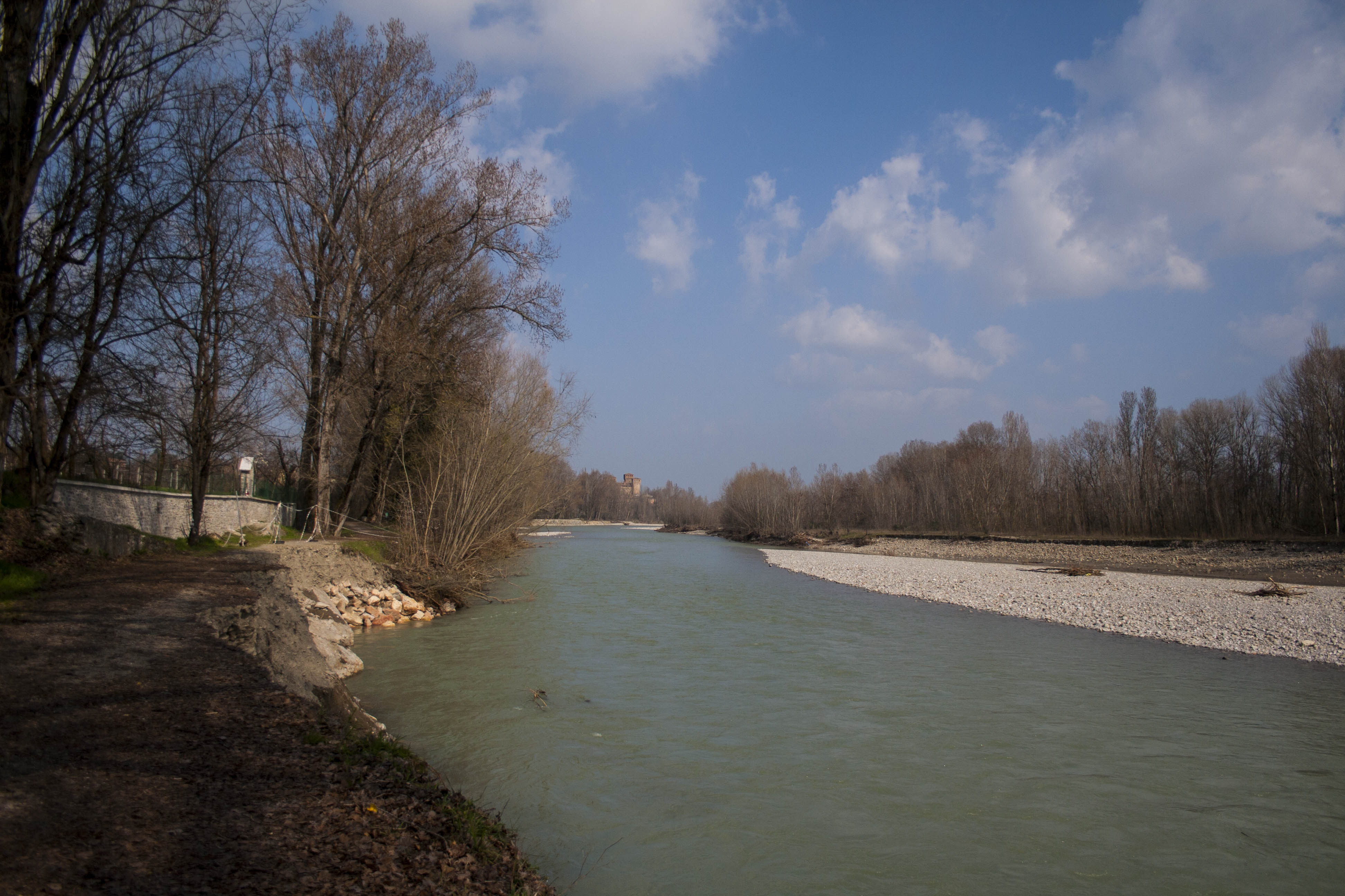 Vignola (Mo) Fiume Panaro Castello Il percorso da Vignola a Marano con lo scorcio del Castello di Vignola