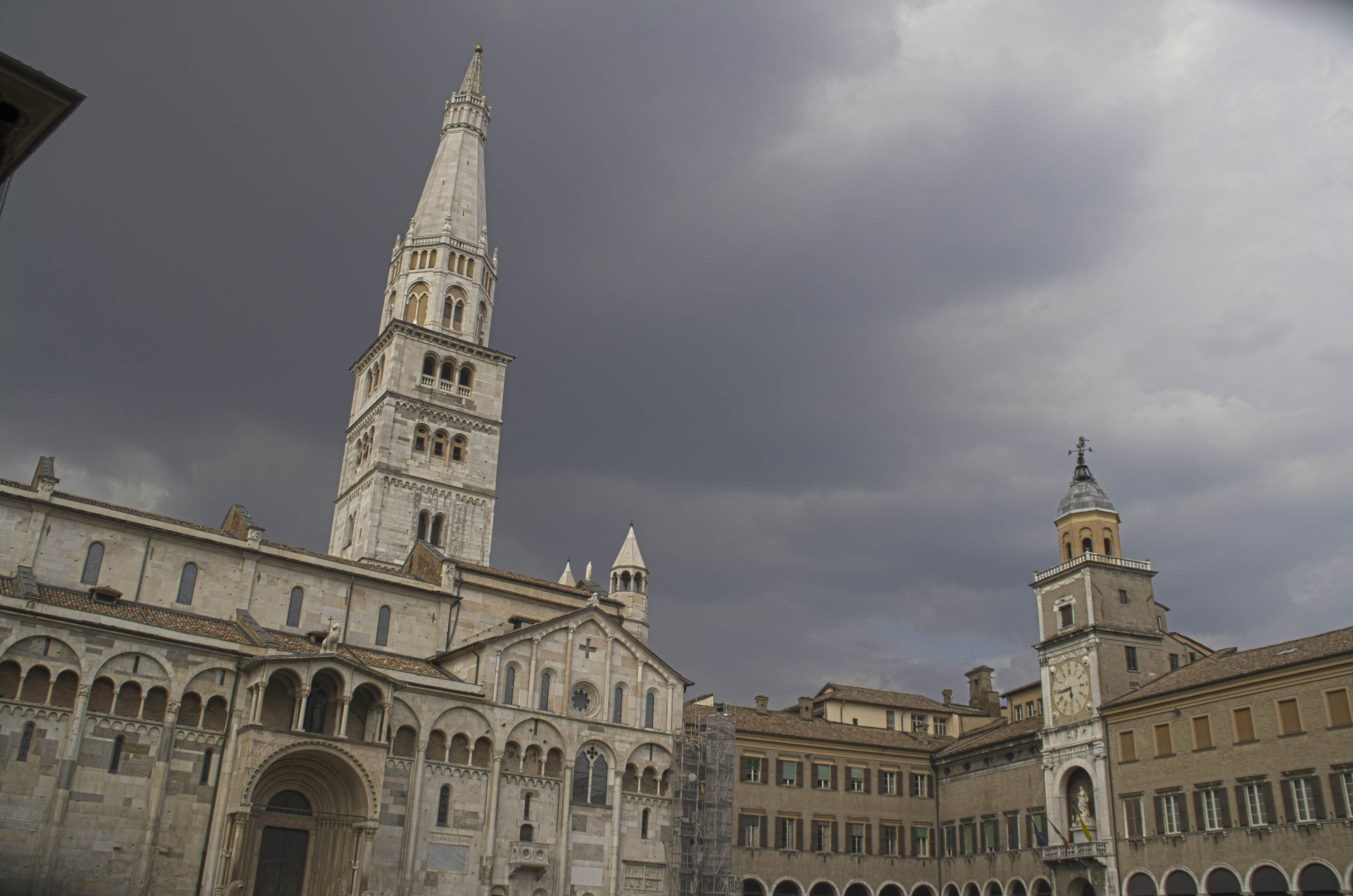 Modena Chiesa Edificio Duomo 