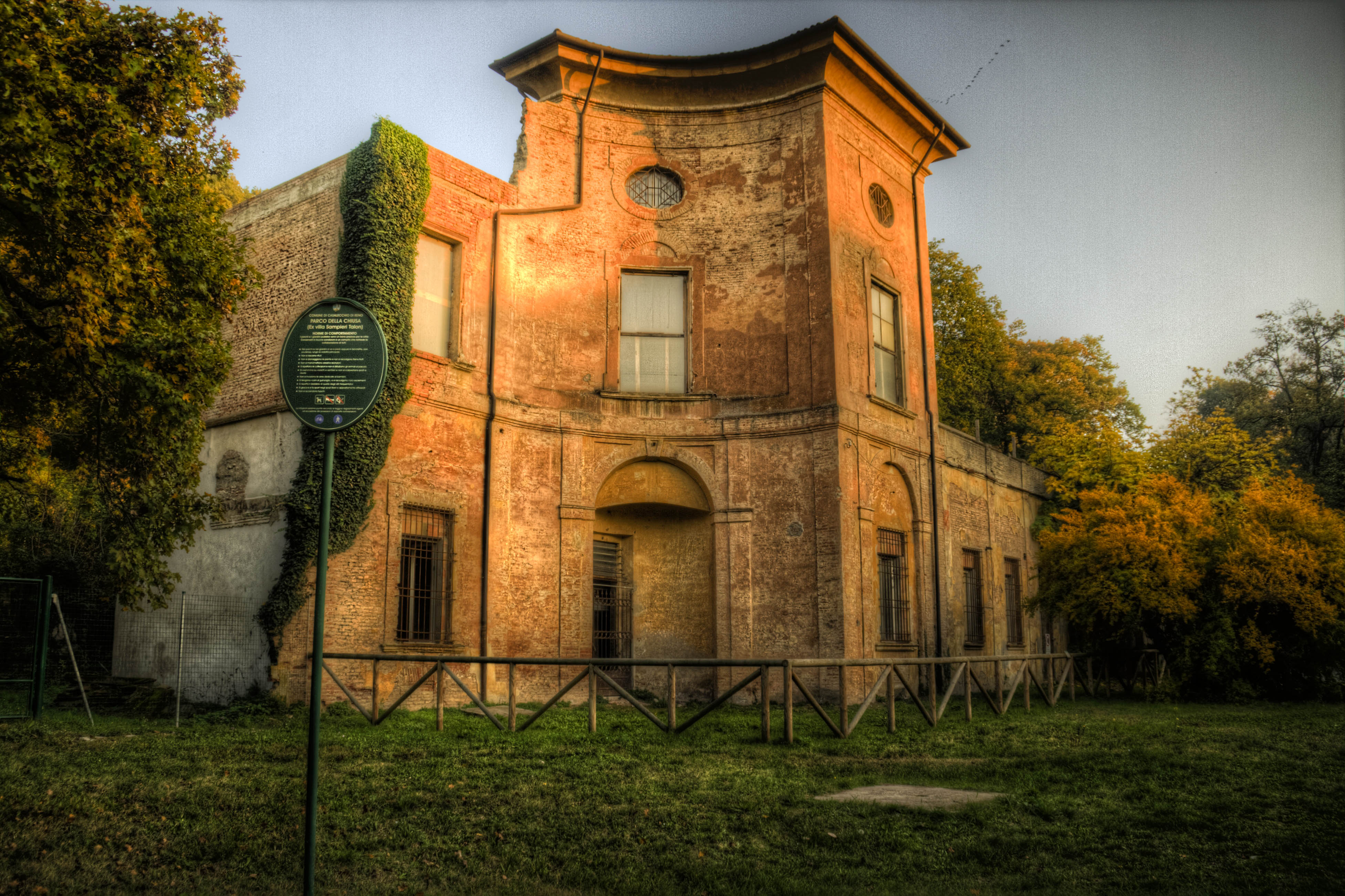 Bologna Casalecchio di Reno HDR particolare Edificio 