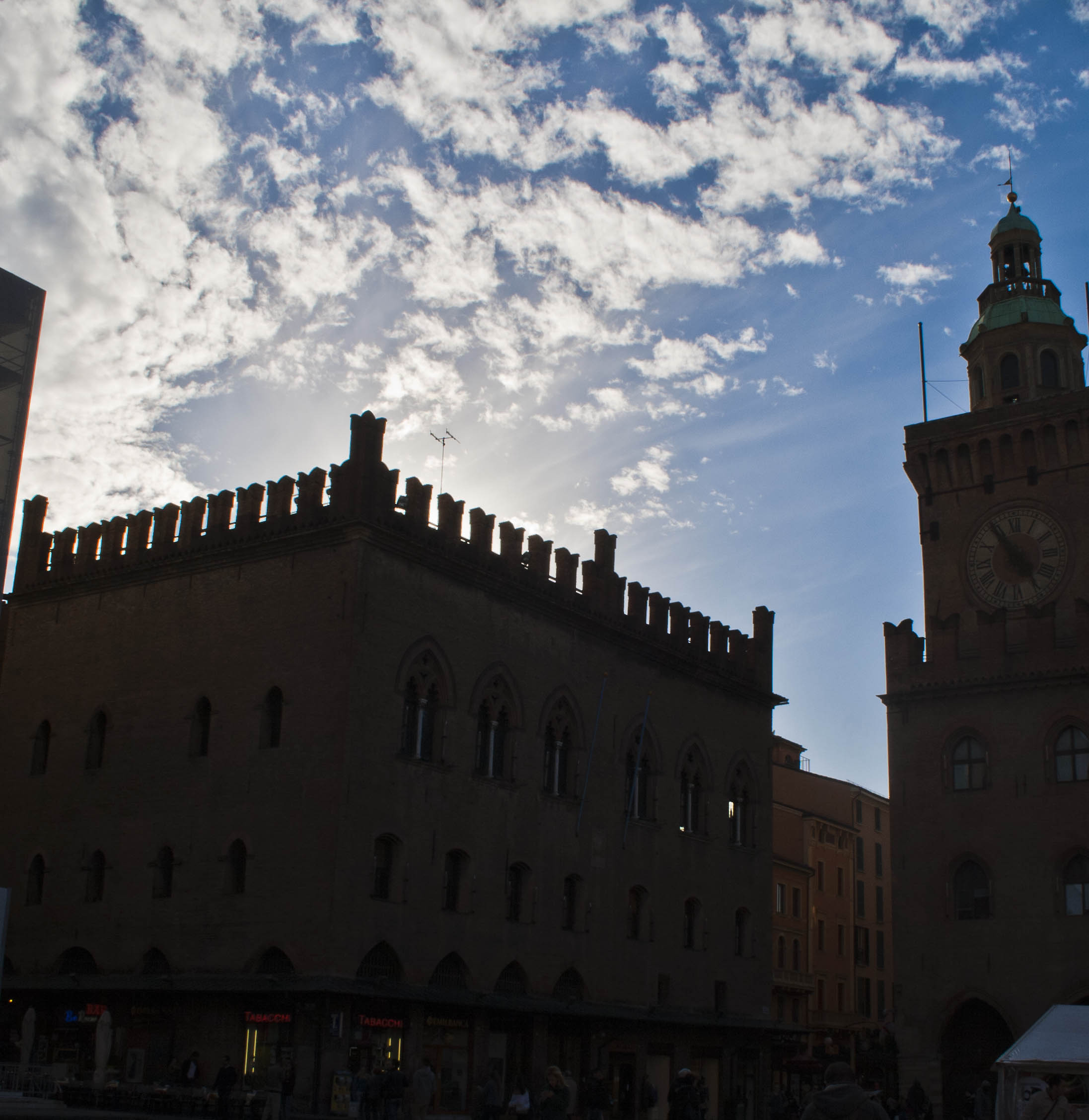 Bologna Cielo Palazzo 