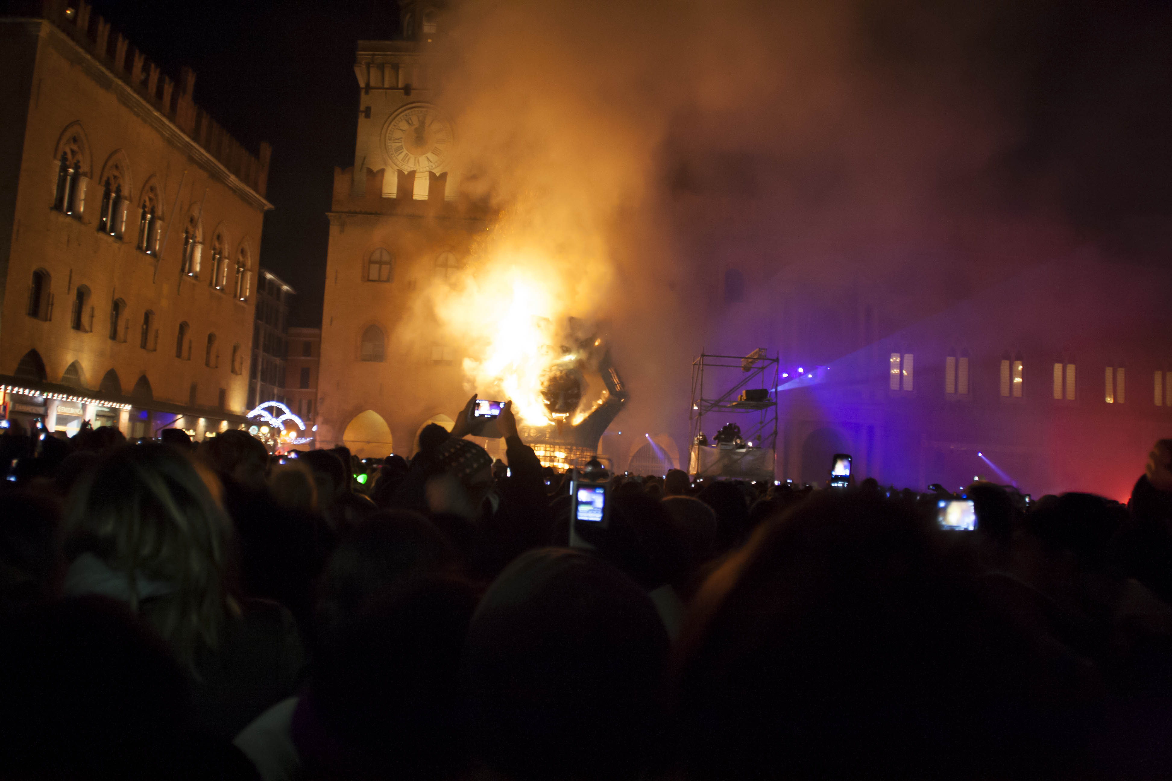 Bologna Sagre Feste Piazza Maggiore Fuoco Il rogo del Vecchione