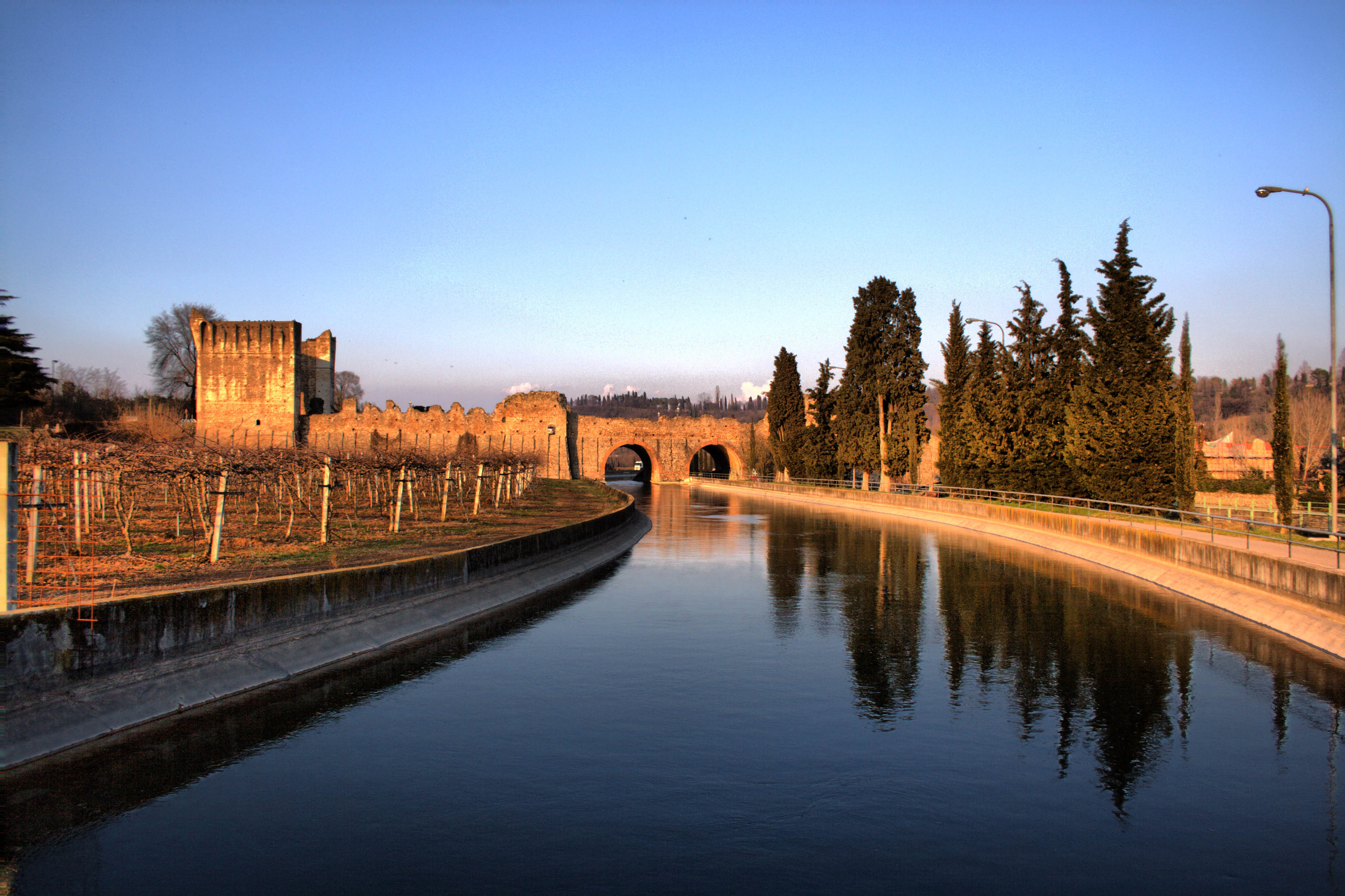 Borghetto (Vr) Fiume Mincio Edificio 