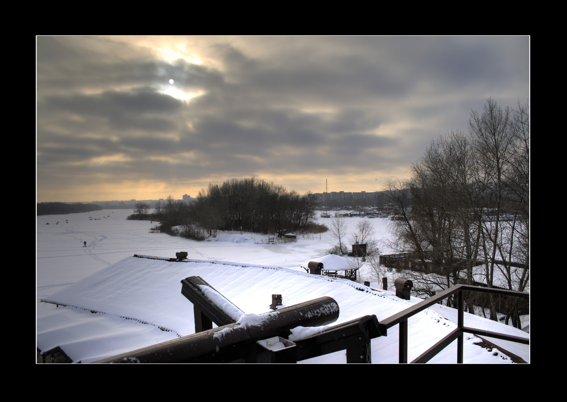 Dnipropetrovsk Ucraina HDR Fiume Dnieper Il fiume Dnieper ghiacciato