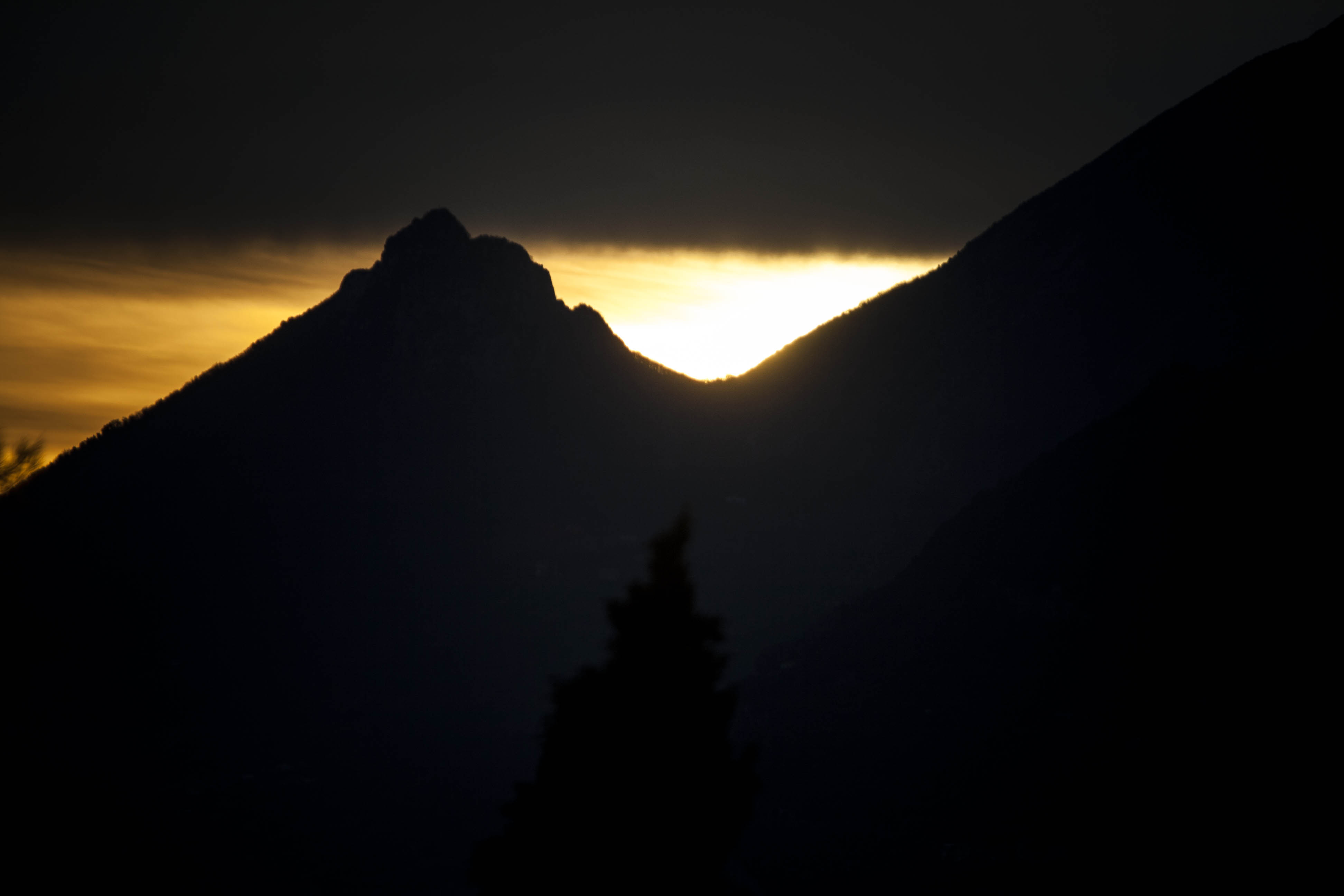 Malcesine (Vr) Tramonto Panorama Montagne 