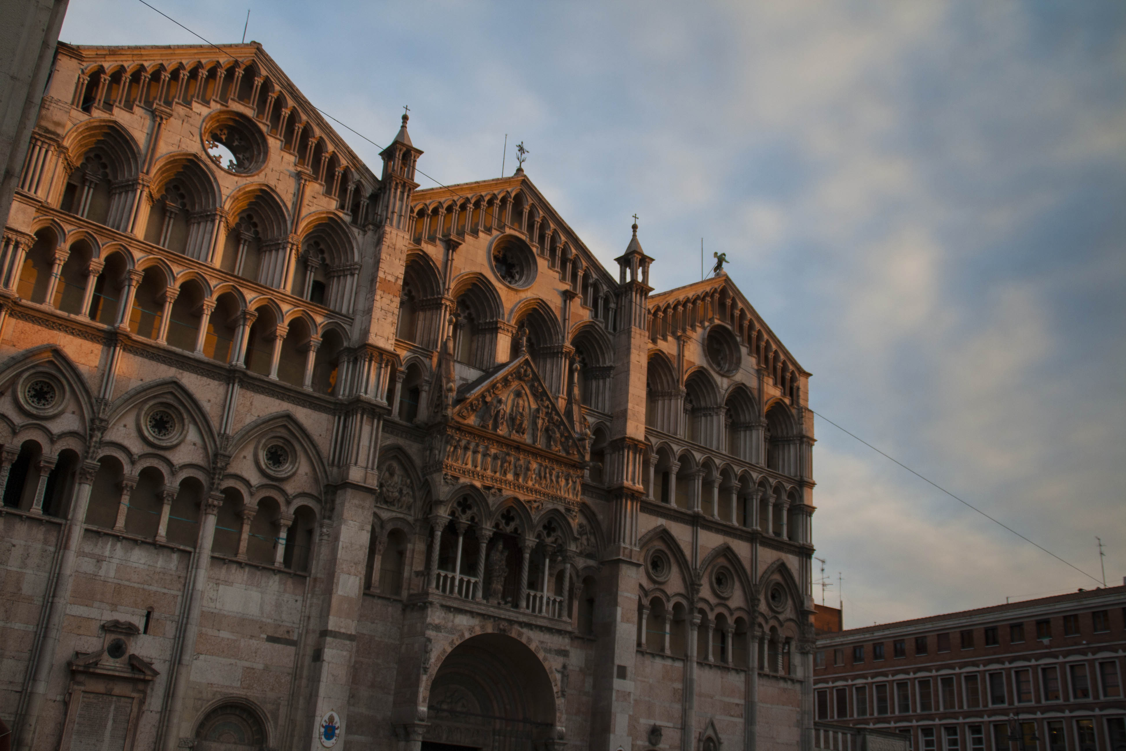 Ferrara Duomo Tramonto  Il tramonto del sole illumina il Duomo di Ferrara