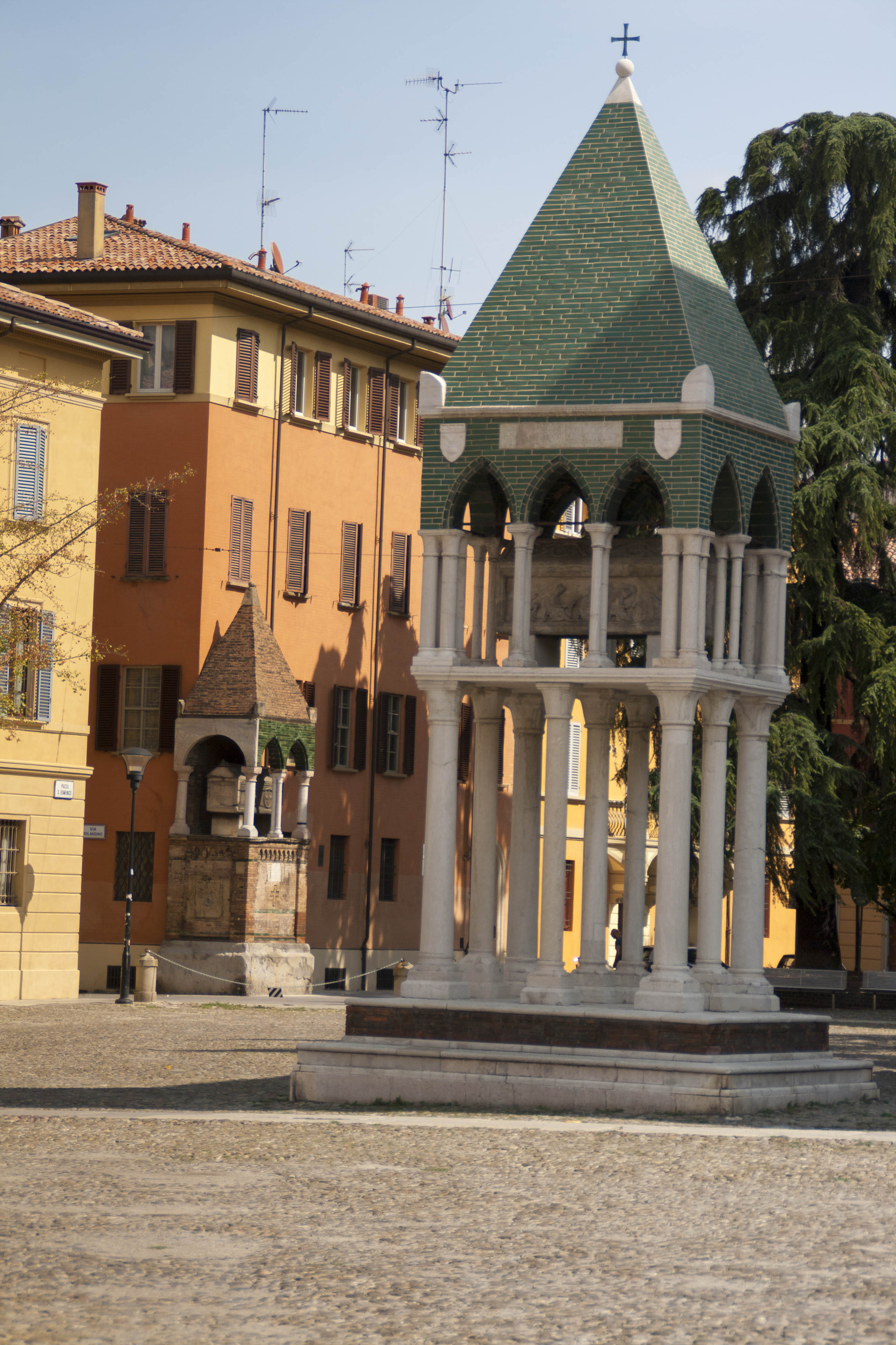 Bologna Monumenti Edifici Piaza S. Domenico