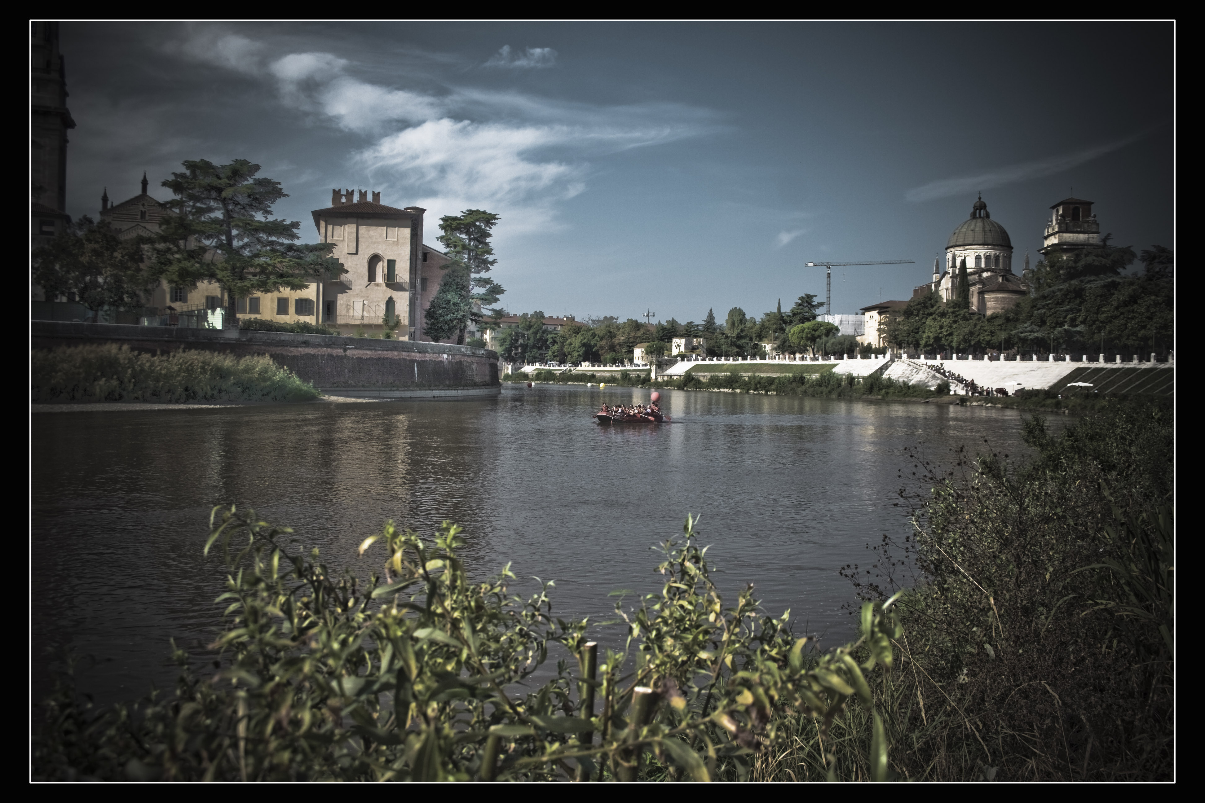 Verona Tocatì HDR Adige La discesa del fiume Adige sui gommoni durante il Tocatì