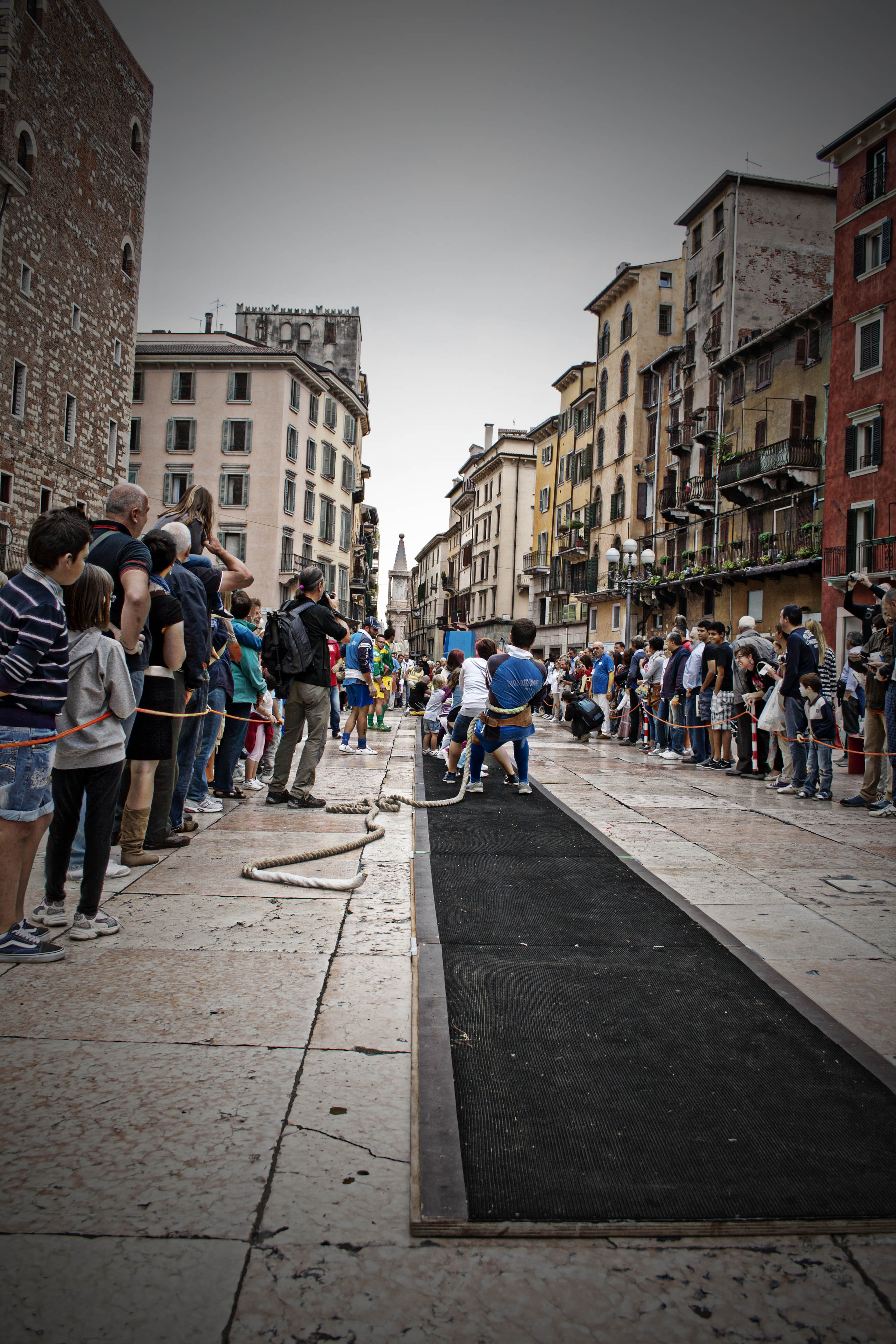 Verona Tocatì Tiro alla fune durante il Tocatì 2012