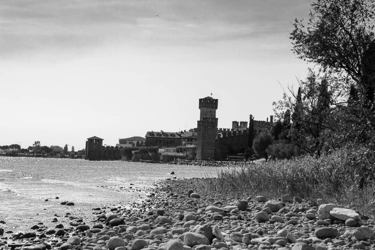 Sirmione Castello monumenti edifici 