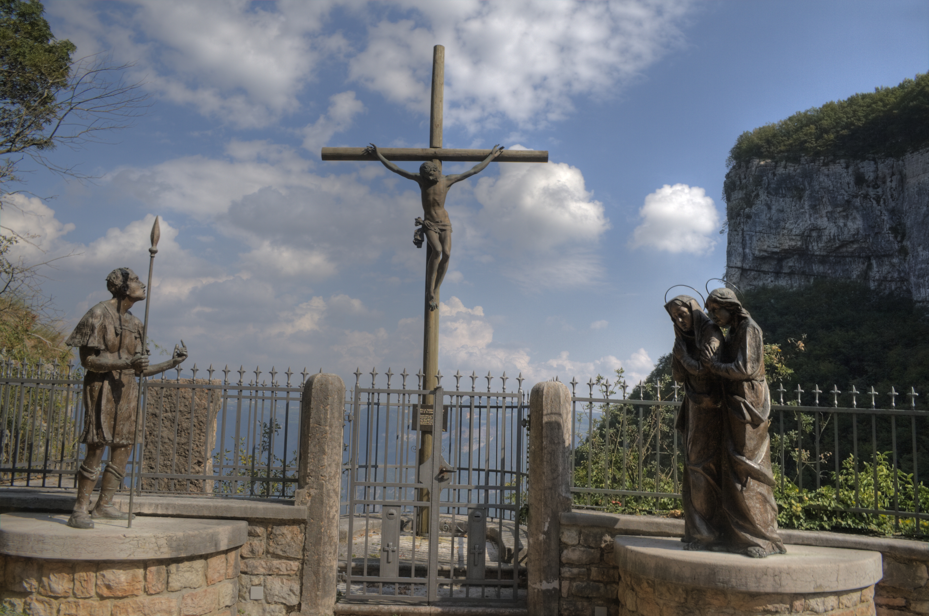 Madonna Della Corona (Vr) Statua HDR 