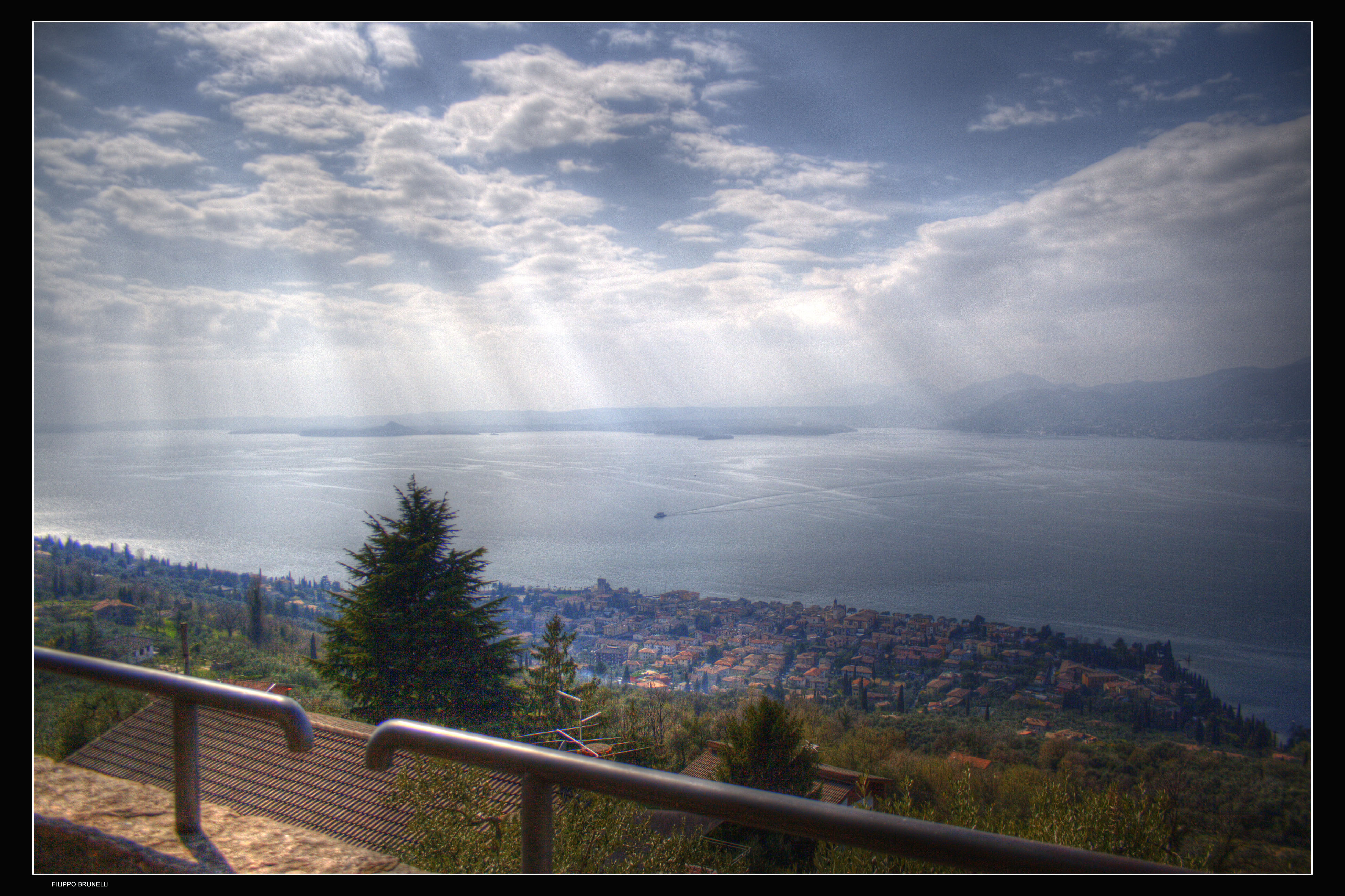 Albisano (Vr) Lago di Garda Albisano HDR Vista del lago di Garda da Albisano