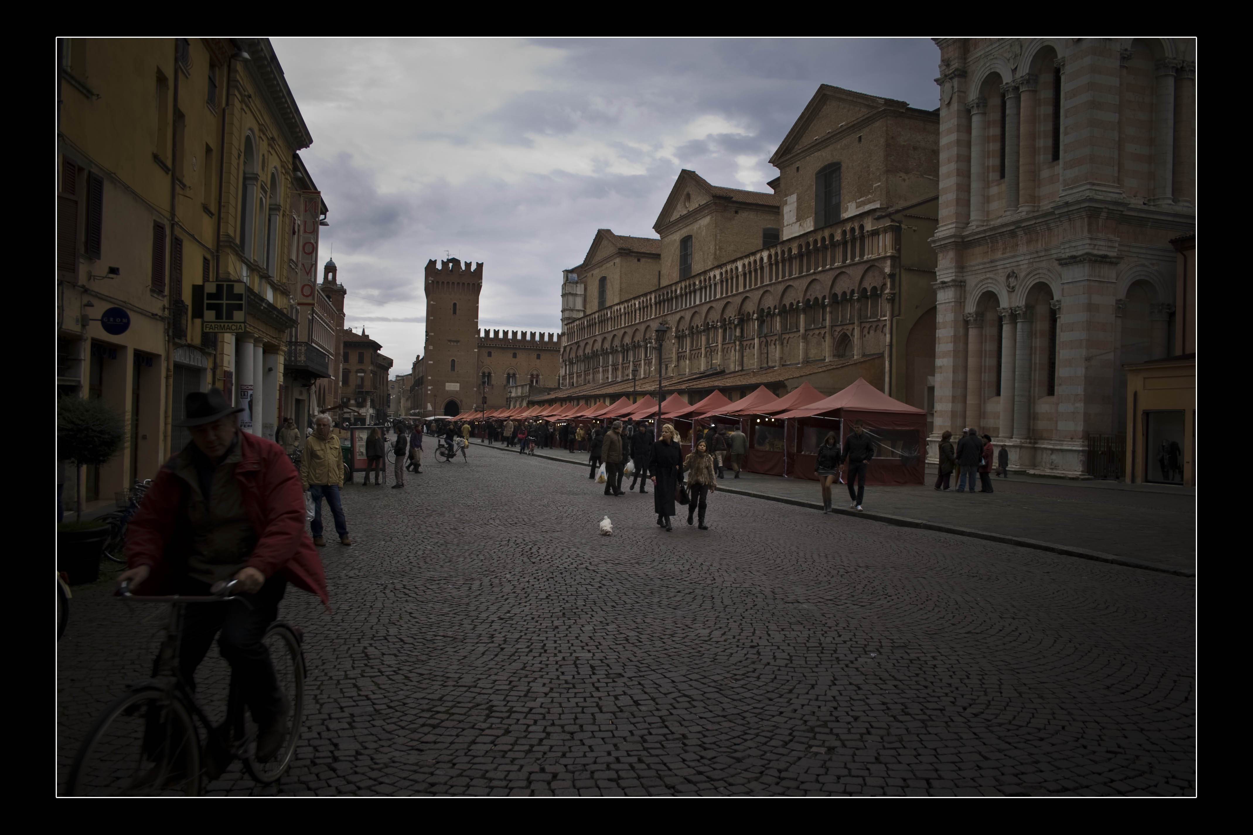 Ferrara Piazza Mercatino 