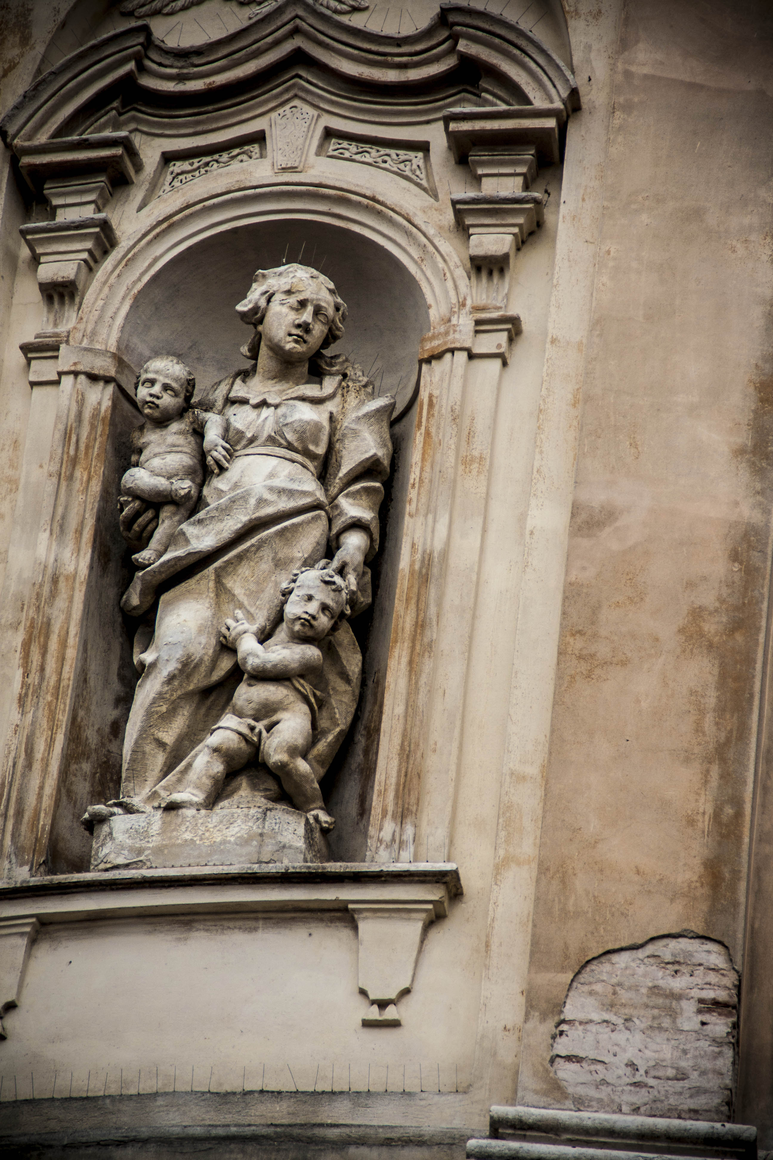 Mantova Particolare Edificio Statua 