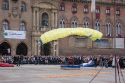 Bologna Paracadutista bologna piazza maggiore 