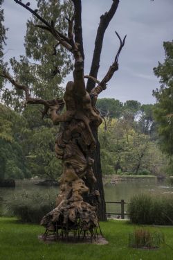 Faenza Statua Monumento  Statua dell'alieno che porta la pace presso il parco Bucci a Faenza