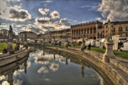 Padova Prato della Valle Particolare Monumenti Edifici HDR 