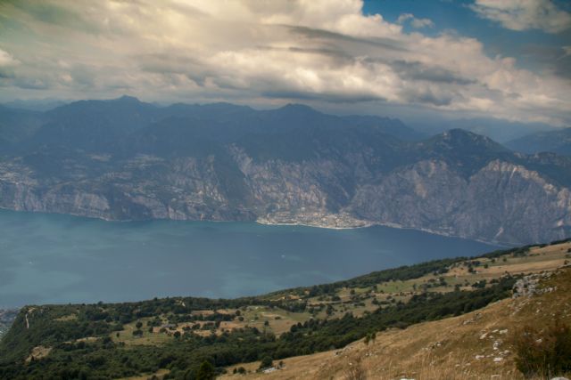 Lago di Garda Natura Montagne Lago di Garda visto dal monte baldo