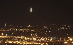 Villafranca (Vr) Luci Aereo Aereo che decolla dall'aeroporto di Verona