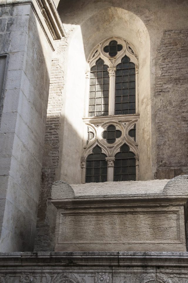 Rimini Chiesa monumenti Particolare 