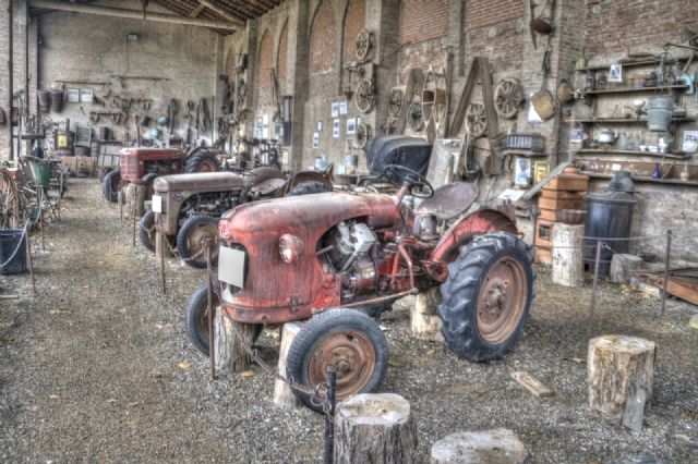 Grazzano Visconti Trattore HDR 