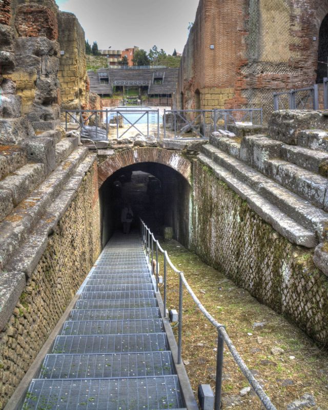 Napoli Anfiteatro Romanao HDR 