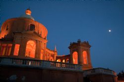 Bologna San Luca Monastero Colline Sera Luna Luna risplende su San Luca