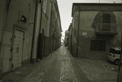 Montepagano (Te) B&W edificio via 