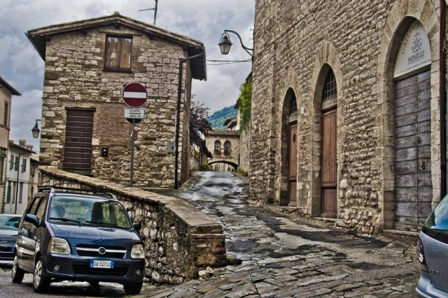 Gubbio Strada HDR 