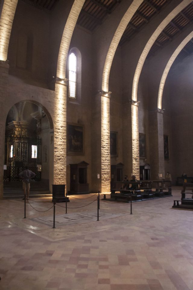 Gubbio Chiesa interno 