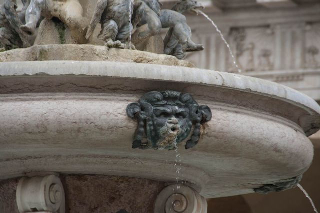 Loreto Fontana Monumenti 