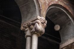 Bologna Chiesa Edificio Monumento Basilica di Santo Stefano Particolare