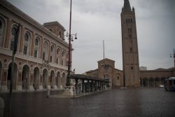 Forlì Chiese Edificio MOnumento Abbazia di San Mercuriale e fermata autobus