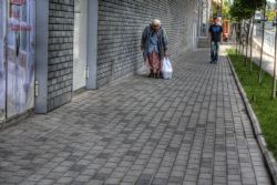 Dnipropetrovsk Ucraina Vecchia HDR Signora anziana a Dnipopetrovsk