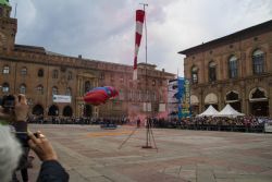 Bologna Paracadutista bologna piazza maggiore 