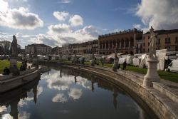 Padova Prato della Valle Particolare Monumenti Edifici 